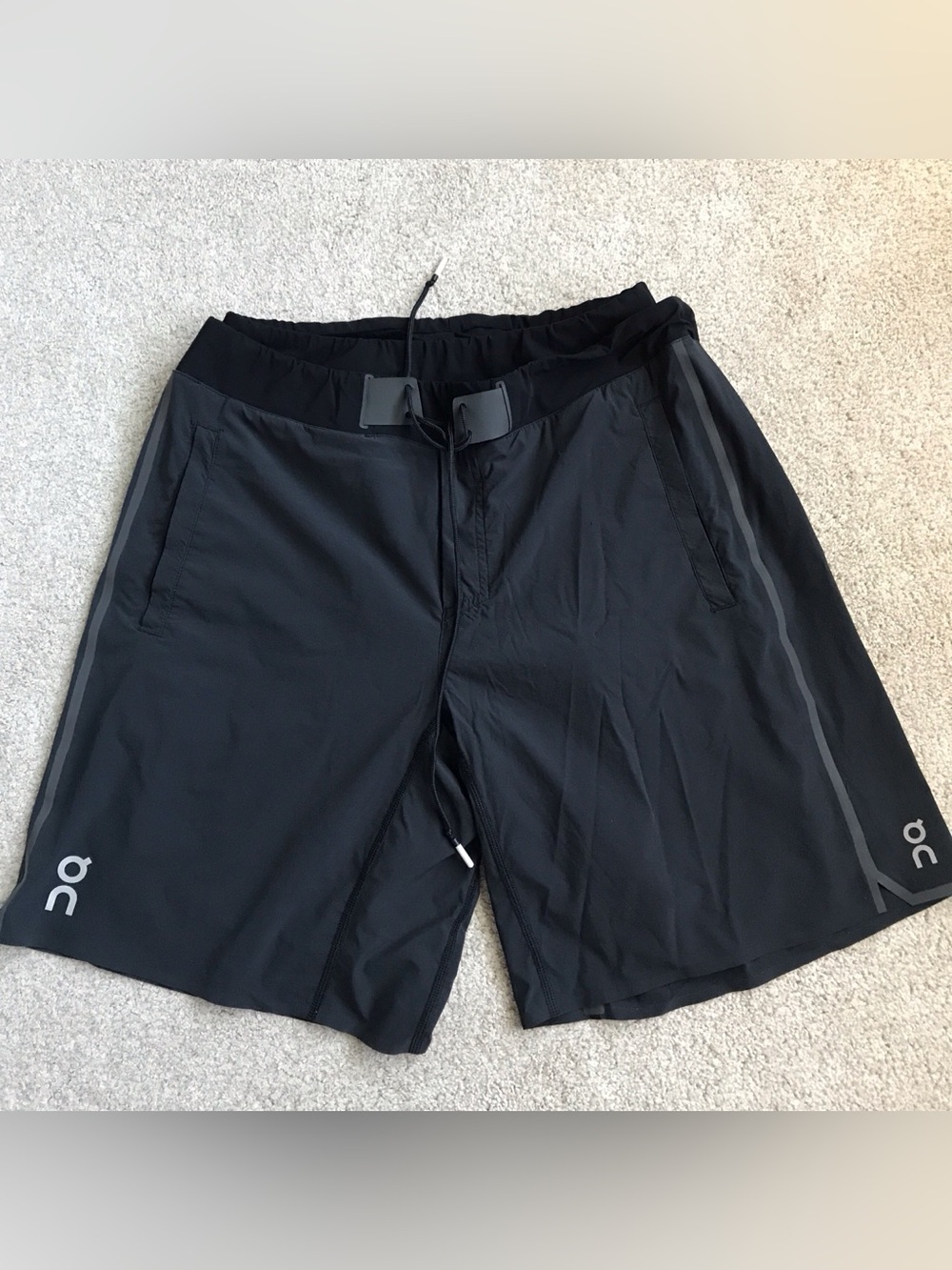 On Running men’s Hybrid Shorts w/liner medium